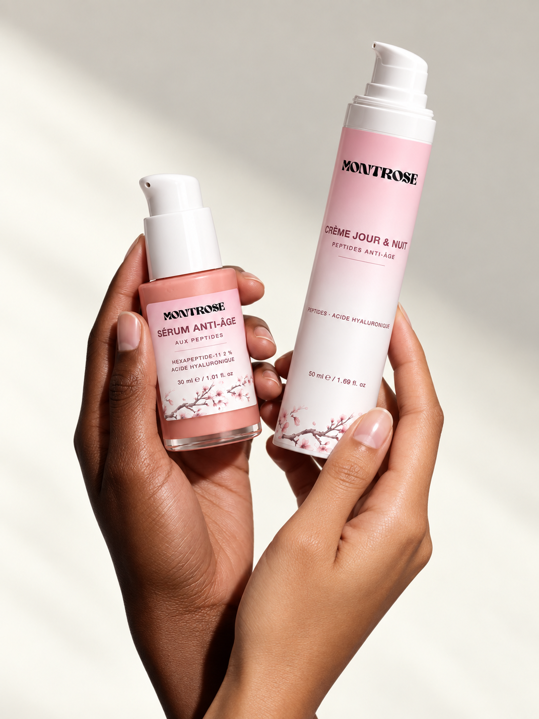 Deux soins Montrose Cosmetics tenus en main